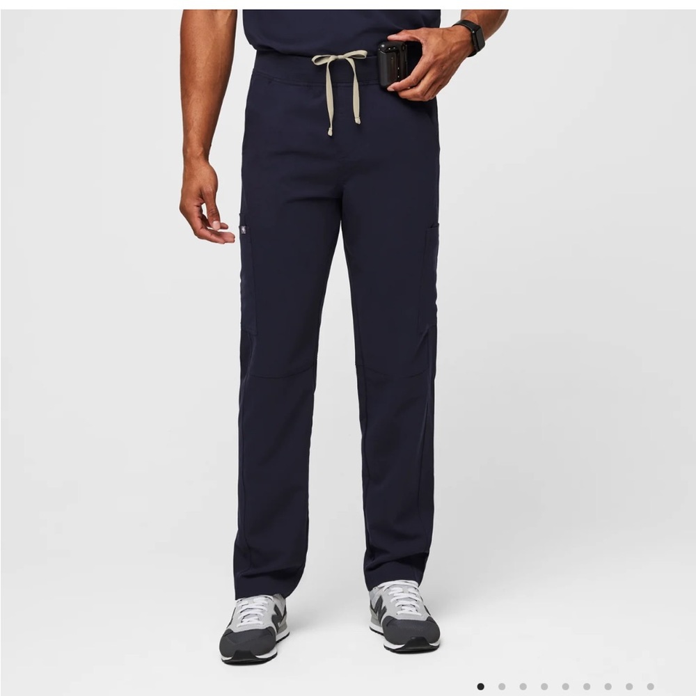 Men’s cargo scrub pants- medium with short leg